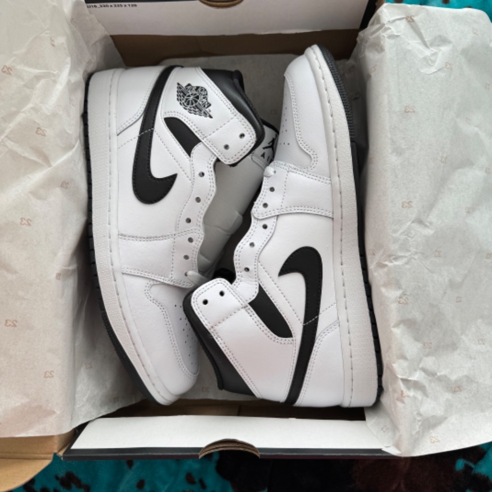 9.5M Air Jordan 1 Mid Shoes